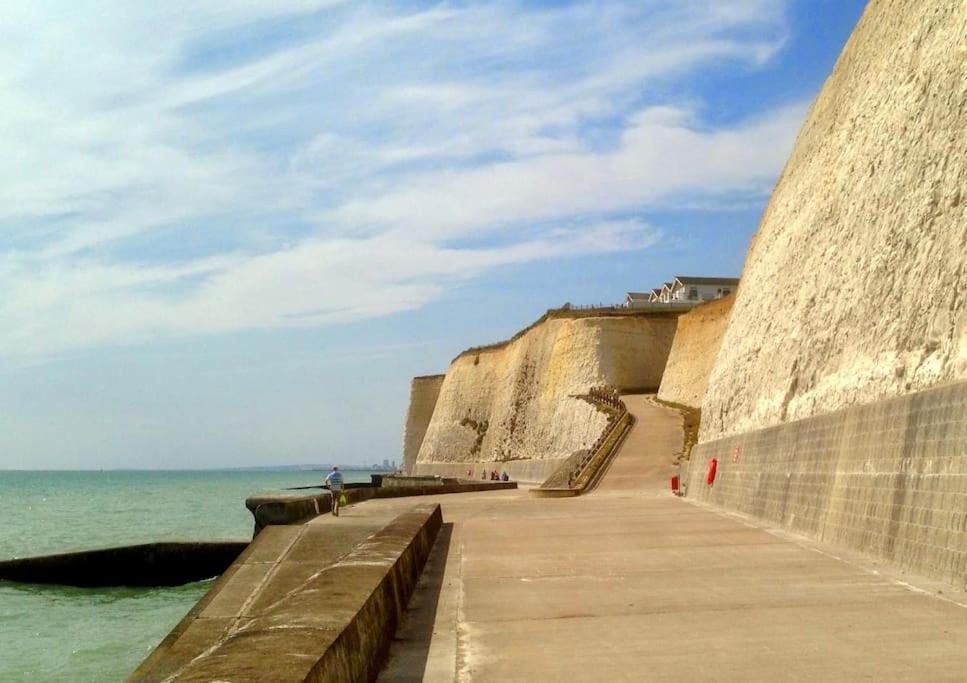 Appartamento The Coastal Retreat Peacehaven Esterno foto